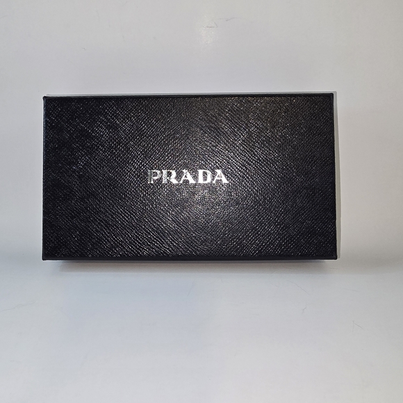 Prada Box, Paper, Wallet, and authentication card - Picture 7 of 12